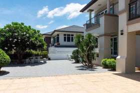 Central Park Hillside Village Newly Renovated Luxury Pool Villa thumbnail 12