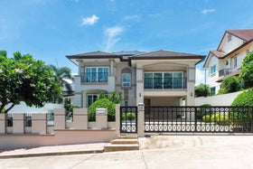 Central Park Hillside Village Newly Renovated Luxury Pool Villa thumbnail 14