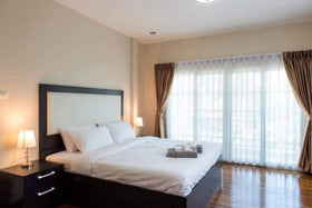 Central Park Hillside Village Newly Renovated Luxury Pool Villa thumbnail 10