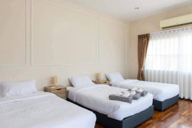 Central Park Hillside Village Newly Renovated Luxury Pool Villa thumbnail 8