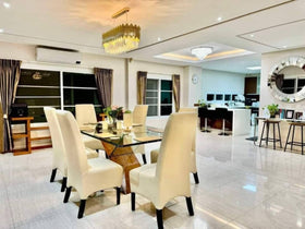Central Park Hillside Village Newly Renovated Luxury Pool Villa thumbnail 3
