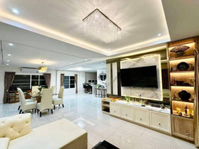 Central Park Hillside Village Newly Renovated Luxury Pool Villa thumbnail 2
